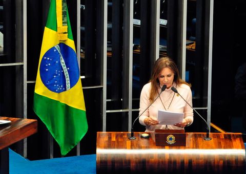 Senadora  faz homenagem ao colunista  Alex Deneriaz  