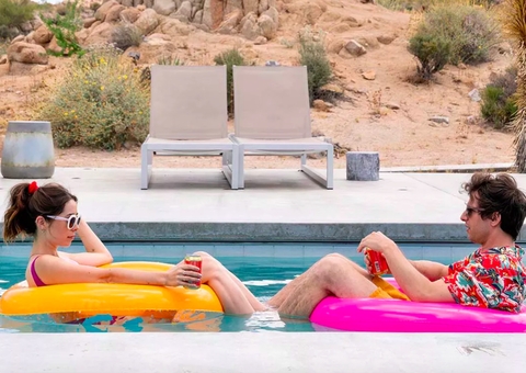 ‘Palm Springs’ irá ganhar versão comentada no streaming