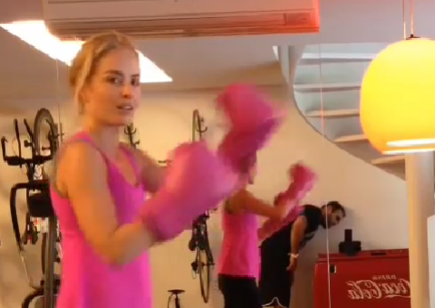  Aos 40 anos, Angélica pratica muay thai para garantir boa forma