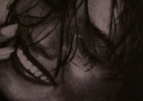 Luiza Brunet publica foto mostrando o seio