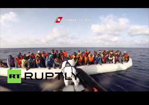 Guarda Costeira italiana divulga vídeo de resgate de imigrantes