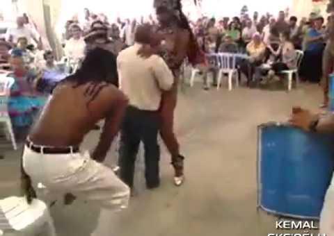 Tiozinho achou que iria se dar bem com a mulata. Veja vídeo