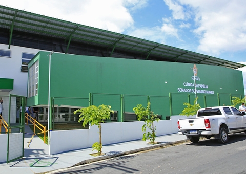 Sem ser vacinados, servidores denunciam nome em lista da prefeitura 