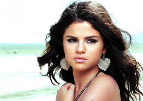 Selena Gomez divulga nova música com voz de homem misterioso, ouça