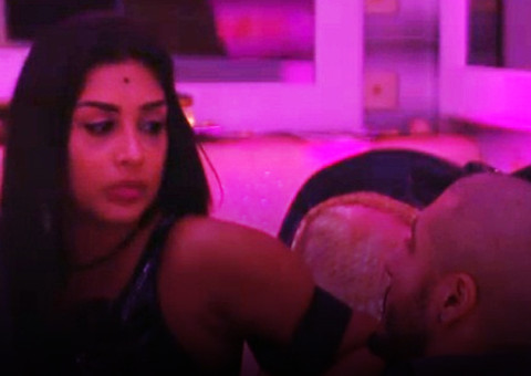 Amanda volta a pedir Fernando em namoro, e se dá muito mal dessa vez