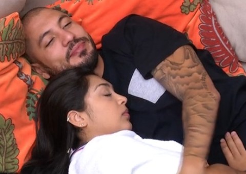 Fernando tem 'amnésia' da noite anterior e propõe sexo à Amanda