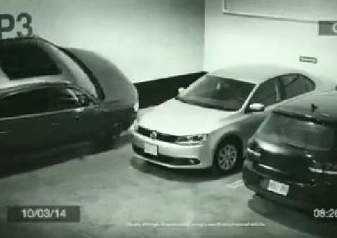 Falta de espaço no estacionamento? Veja o que esse motorista fez