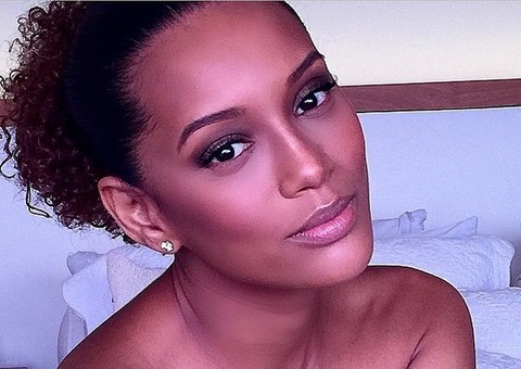  Taís Araújo mostra mãozinha da filha e fala sobre o Dia da Mulher