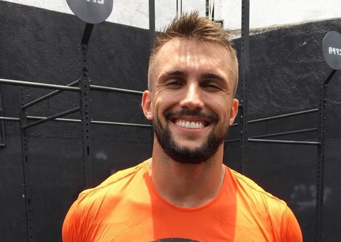 Ex-jogador, BBB21 Arthur preenche vaga de 'padrãozinho' e segue Lula