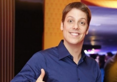 Fábio Porchat é visto aos beijos em boate gay