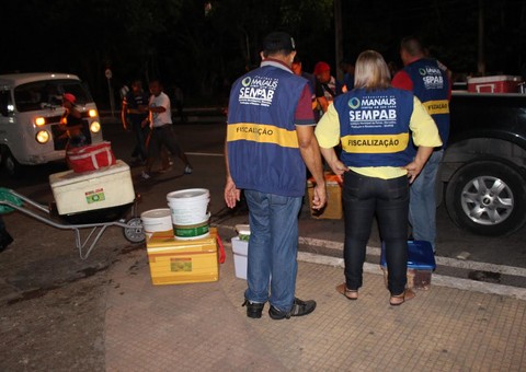 Prefeitura apreende mercadorias irregulares na Ponta Negra