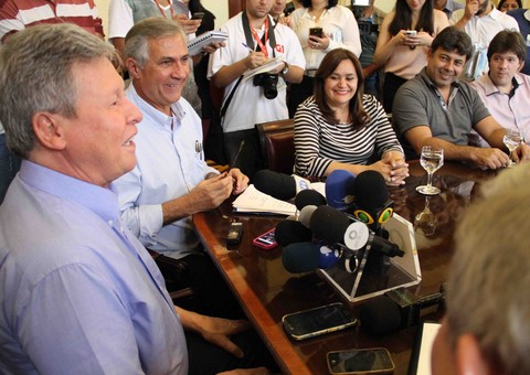 Manaus paga 14º a 1,2 mil professores de escolas que atingiram meta do IDEB