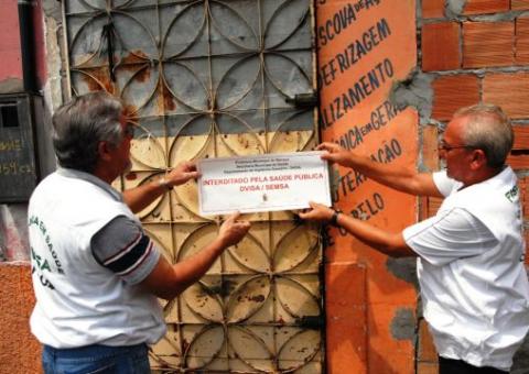 Irregularidades levam ao fechamento de fábricas de salgadinhos no Centro