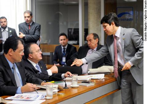 CCJ do Senado barra decisão do TSE sobre bancadas
