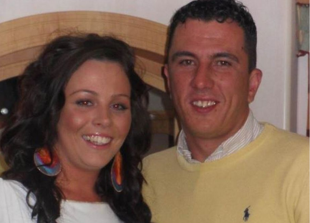 Mulher é amarrada nua em árvore por se recusar a dormir com namorado