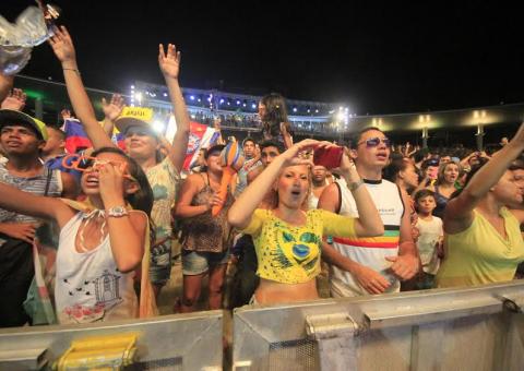 Olodum leva público ao delírio na Ponta Negra