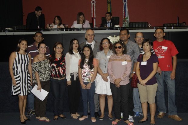 Serafim Corrêa recebe lojistas lesados por construtora em Manaus