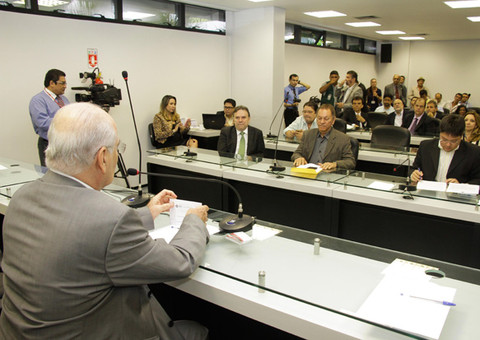 Serafim Corrêa preside  Audiência Pública sobre o futuro da ZFM