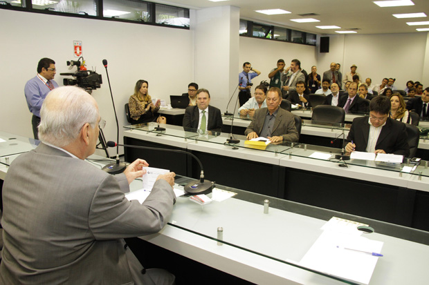 Serafim Corrêa preside  Audiência Pública sobre o futuro da ZFM