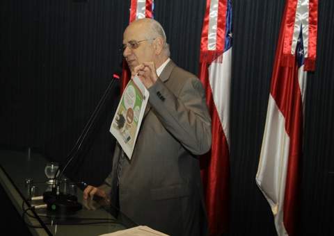 Serafim Corrêa recebe lojistas lesados por construtora em Manaus