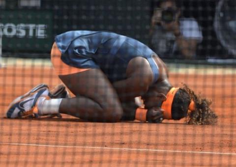 Serena derrota Sharapova e conquista 2º título em Roland Garros