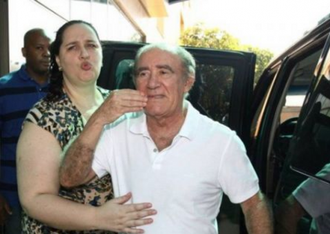 Humorista Renato Aragão volta a ser internado 