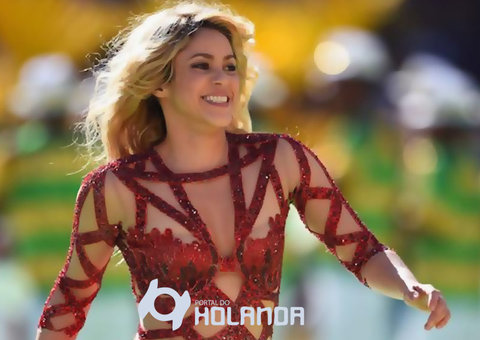 Perdeu a Shakira cantando no encerramento da Copa? Veja