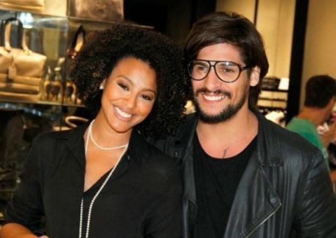 Sheron Menezzes tem ataque de ciúmes em festa