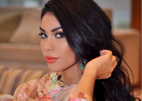 Após barraco, vice-miss Amazonas posa sensual e acerta contratos