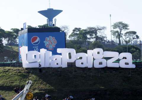 Julian Casablancas agrada público no primeiro dia do Lollapalooza