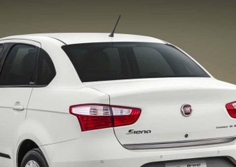 Taxista pula de carro para escapar da morte