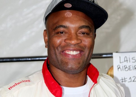 Anderson Silva vira autor de série policial