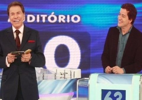 Silvio Santos deixa Rafael Cortez em saia justa ao devolver presente e detonar sua música em programa