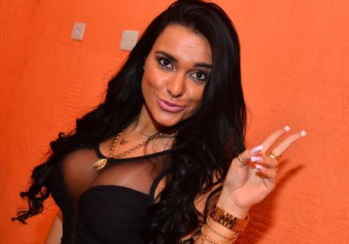 Ex-amante de Tony Salles, Kamyla Simioni fica noiva