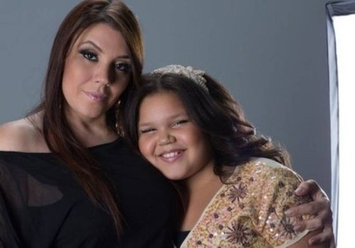 Simony arma barraco com internauta por causa da filha