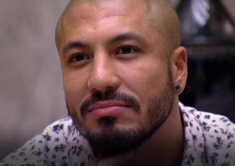 Após polêmica sobre HIV, Fernando desiste de processar ex-sisters