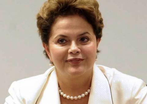 Dilma chama base e oposição para discutir plebiscito