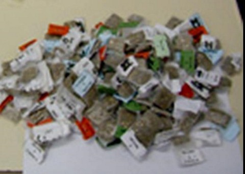 No Jorge Texeira, mulher é presa com sacola cheia de skank