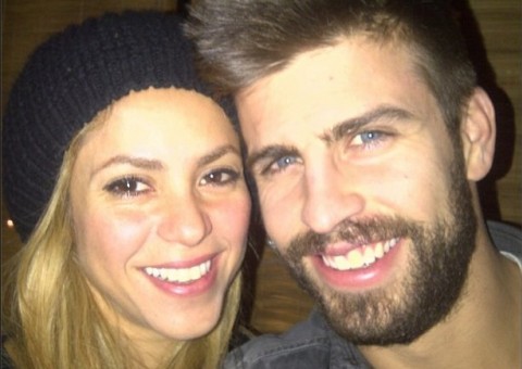 Em treino da Espanha, torcida desconcentra Piqué: "Shakira, gostosa"