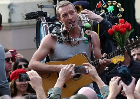 Coldplay lança clipe divertido de "A Sky Full Of Stars"
