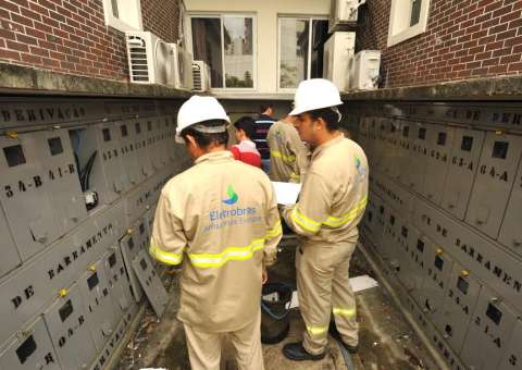 Concessionária  leva polícia a condomínio de  luxo que furtava energia em Manaus