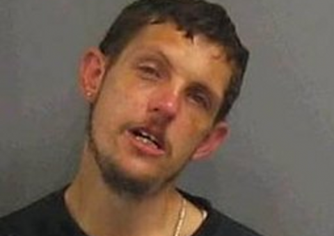 Homem é preso por tentar fazer sexo com bote inflavél