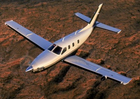 Avião cai no mar com piloto desmaiado