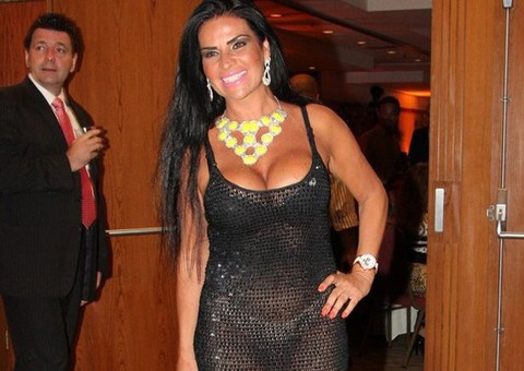 Solange Gomes sensualiza ao postar foto só de calcinha