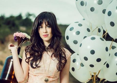 Ouça "É Você", nova música de Sophia Abrahão