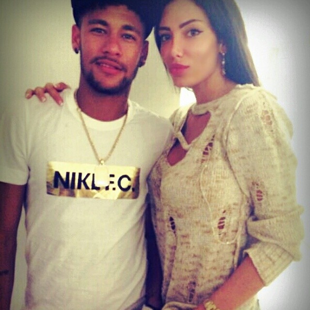 Modelo apontada como affair de Neymar é hostilizada na internet