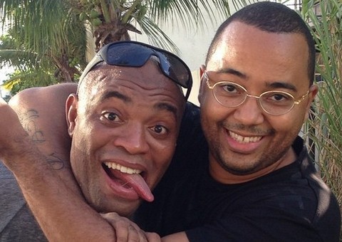   Dudu Nobre parabeniza Anderson Silva e critica brasileiros que torceram contra Spider