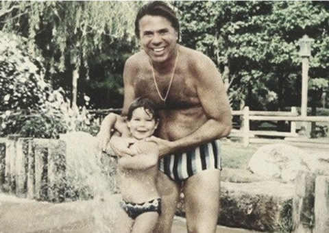 Silvio Santos aparece de sunga em foto antiga 