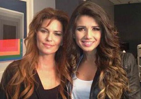  Paula Fernandes lança clipe com cantora canadense Shania Twain