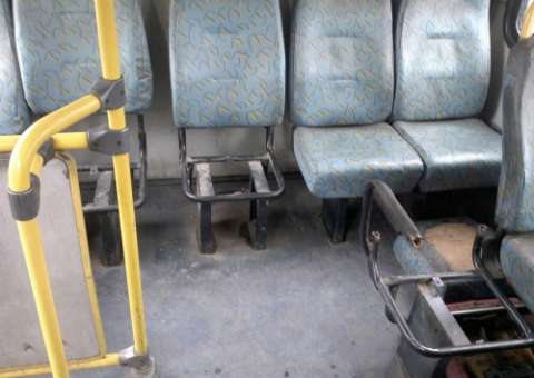 Sucata ambulante e atrasada no bairro Cidade de Deus